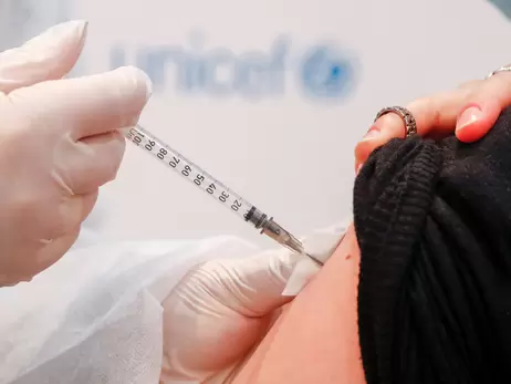 Центр анонимной вакцинации в Ужгороде: люди тайно делают прививки, а потом и дальше рассказывают про чипизацию