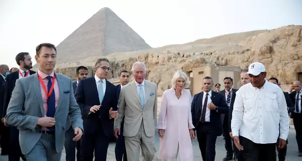 Чарльз і Камілла відвідали мечеть Аль-Азхар і помилувалися Великою пірамідою в Гізі