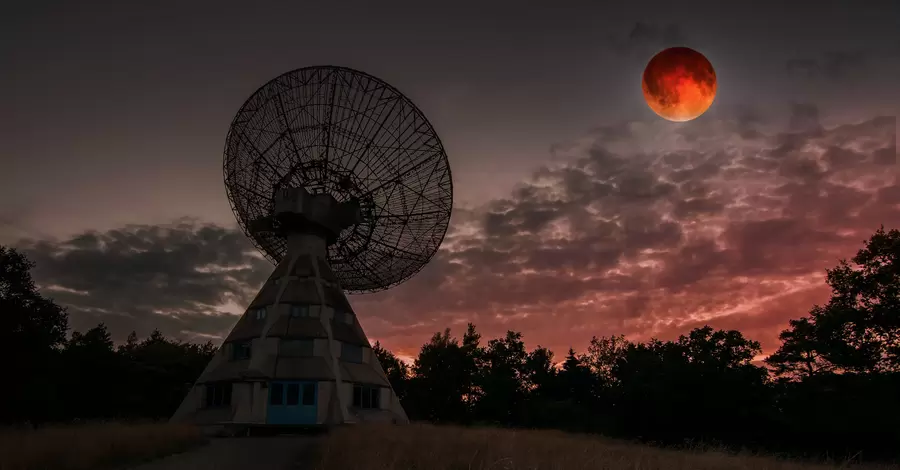 Кровавое лунное затмение 19 ноября 2021 в самом разгаре: где смотреть онлайн (прямая трансляция)