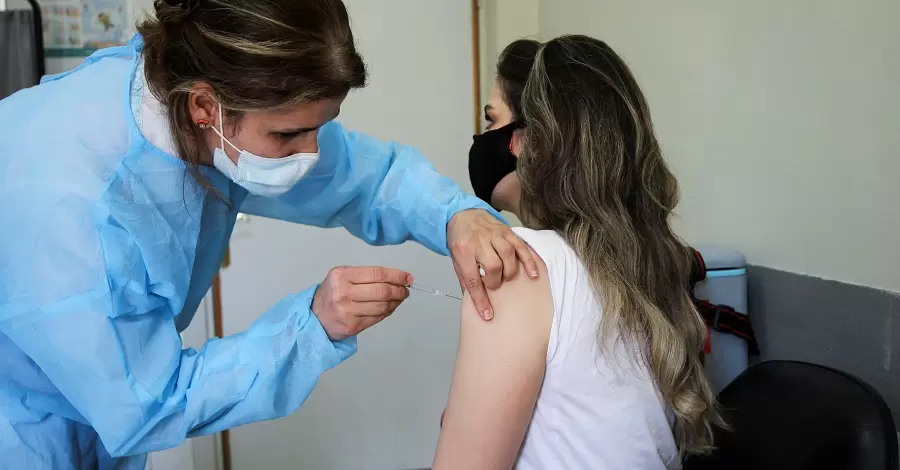В Австрии ввели обязательную вакцинацию для всех
