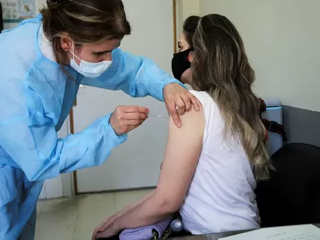 В Австрии ввели обязательную вакцинацию для всех