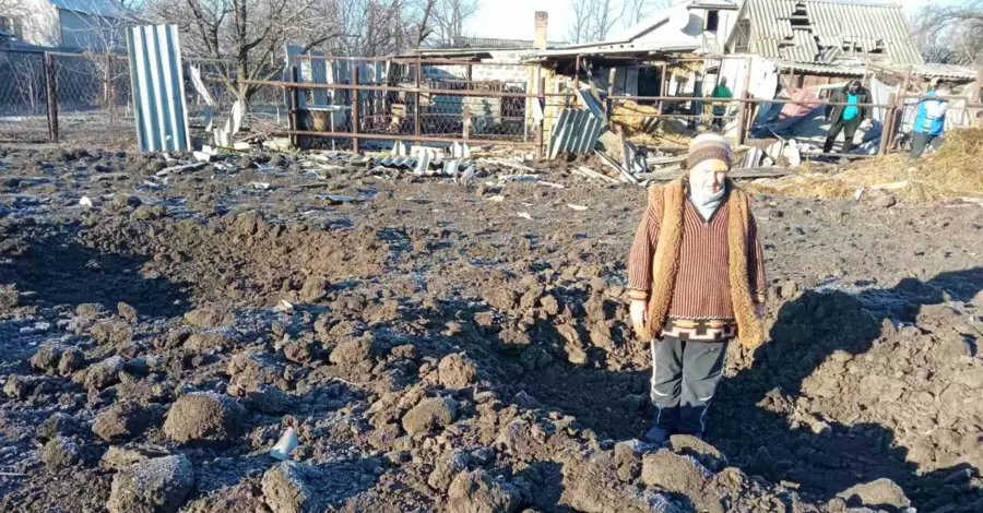Обстріли Невельського на Донбасі: у селищі залишилося 13 людей, літніх та хворих