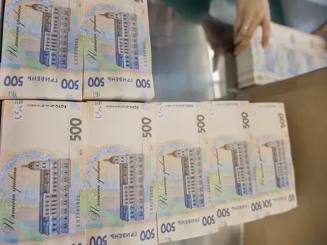 Українські зарплати у 2022 році: кому піднімуть і як вплине інфляція
