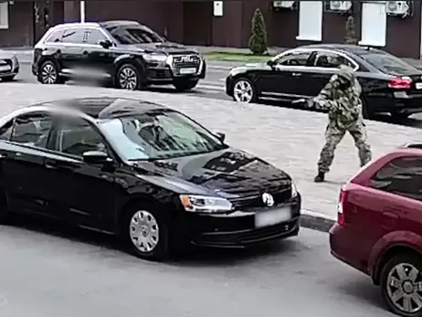 Злочинець, який розстріляв авто із сім'єю у Софіївській Борщагівці, виявився колишнім військовим.