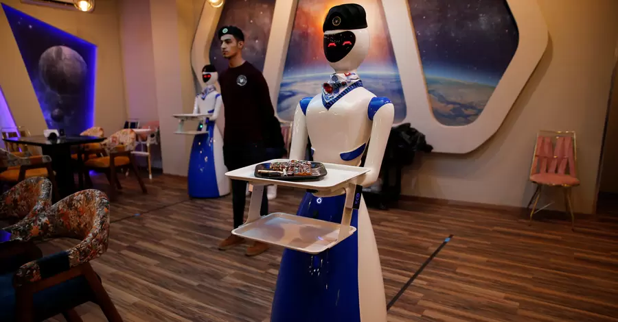 В Іраку відкрився ресторан із роботами-офіціантами