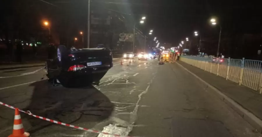 В Киеве драка на дороге спровоцировала ДТП, жертвой которого стал полицейский
