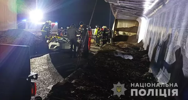 Смертельна аварія з вантажівкою та таксі у Харкові: водій MAN, який проїхав на червоний, був нетверезий