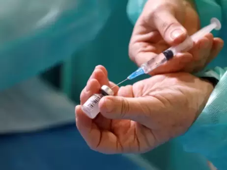 Pfizer, AstraZeneca та Moderna вже розробляють вакцину проти 