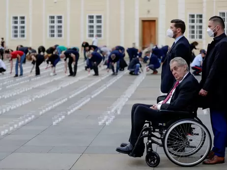 Заболевшего коронавирусом президента Чехии Земана выписали из госпиталя