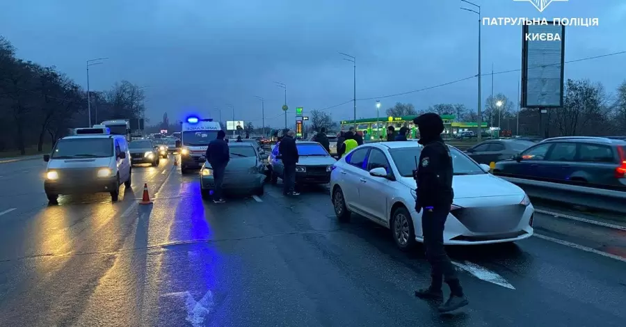 В Киеве произошла масштабная авария на Столичном шоссе 