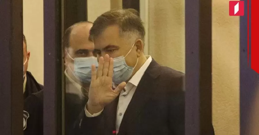 Саакашвили привезли на заседание суда в Тбилиси, его сторонники устроили потасовку с полицией