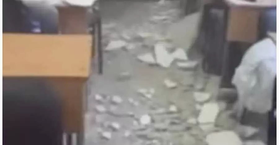 В Одессе в одной из школ на учеников обрушился потолок, есть пострадавший