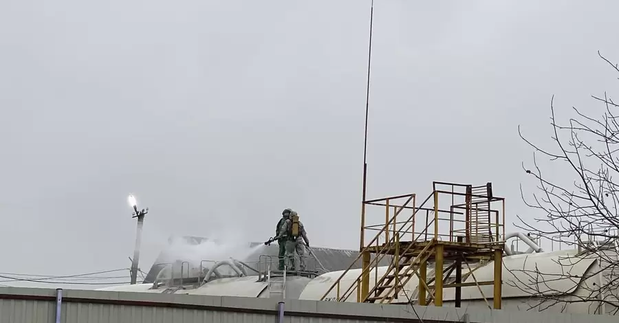 Под Винницей произошла утечка аммиака на заводе: спасатели пытаются осадить ядовитое облако 