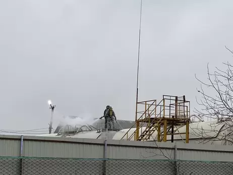 Під Вінницею стався витік аміаку на заводі: рятувальники намагаються осадити отруйну хмару