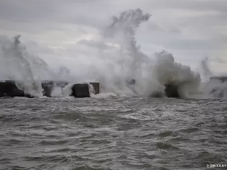 Синоптики попередили про вітер і небезпечний шторм в Азовському морі. Бердянськ та Маріуполь - під ударом стихії
