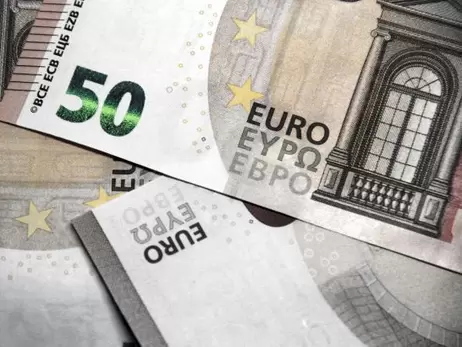Курс валют на 1 грудня, середу: євро впав до психологічної позначки