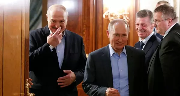 Лукашенко готовий попросити у Путіна ядерну зброю назад: Інфоаструктуру не руйнував, усі сараї стоять на місці