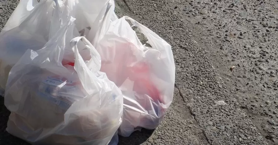 Бесплатные пластиковые пакеты навсегда исчезнут из магазинов в декабре: сколько придется платить
