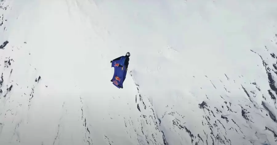 У Чилі спортсмен уперше у світі пролетів над жерлом діючого вулкана