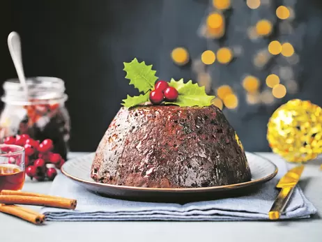 Необычные рецепты для новогоднего стола: пудинг, сырные Деды морозы и шуба-роллы