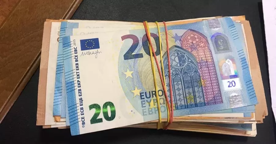 Курс валют на 2 грудня, четвер: євро впав після зросту, а долар - ні