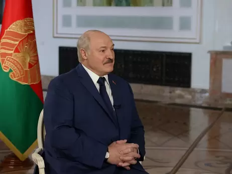 Лукашенко заявил, что мигрантам в Беларуси пытались перебросить оружие из Украины