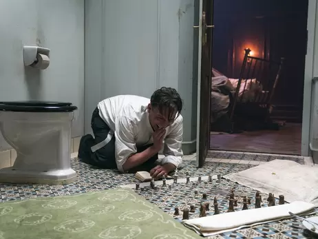 Кинопремьеры недели: Безумные шахматы, украинская драма о ММА, новая версия «Обители зла» и кулинарная мелодрама
