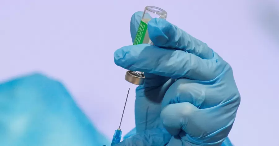 В Італії пацієнт прийшов на вакцинацію з силіконовою рукою, щоб уникнути щеплення