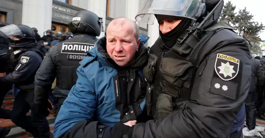 Громко начинается, тихо заканчивается: как в Украине происходят государственные перевороты