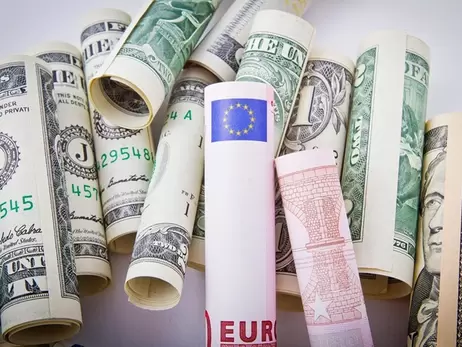 Курс валют на 6 грудня, понеділок: євро падає, долар стоїть