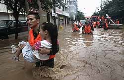 Из-за наводнения в Китае эвакуировали более 76 тысяч человек 