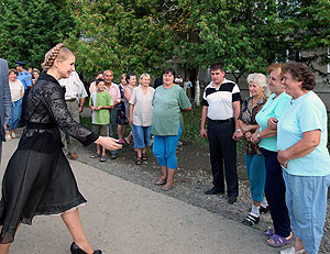 Тимошенко обещает, что денег хватит всем пострадавшим от наводнения 