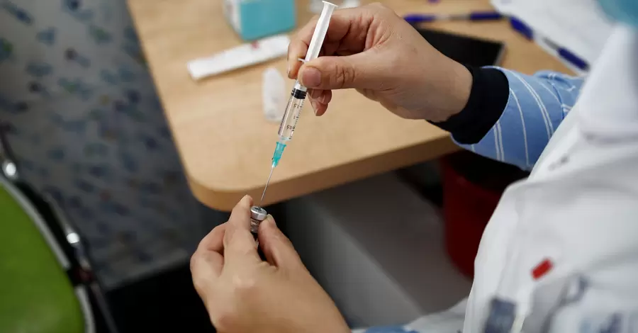 Полный курс вакцинации прошли более 12 миллионов украинцев