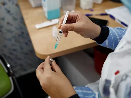 Полный курс вакцинации прошли более 12 миллионов украинцев