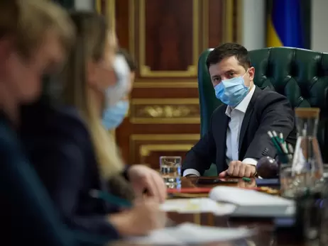 Президент Зеленский подписал закон о выдаче тысячи гривен вакцинированным