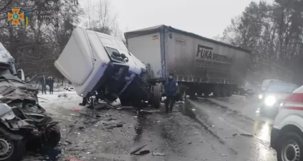 Чоловік зі списку загиблих у ДТП під Черніговом живий: у маршрутці 