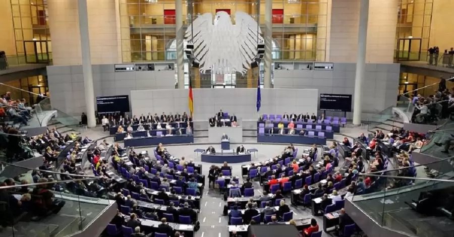 Парламент Германии проведет слушания по поводу войск РФ у границ Украины