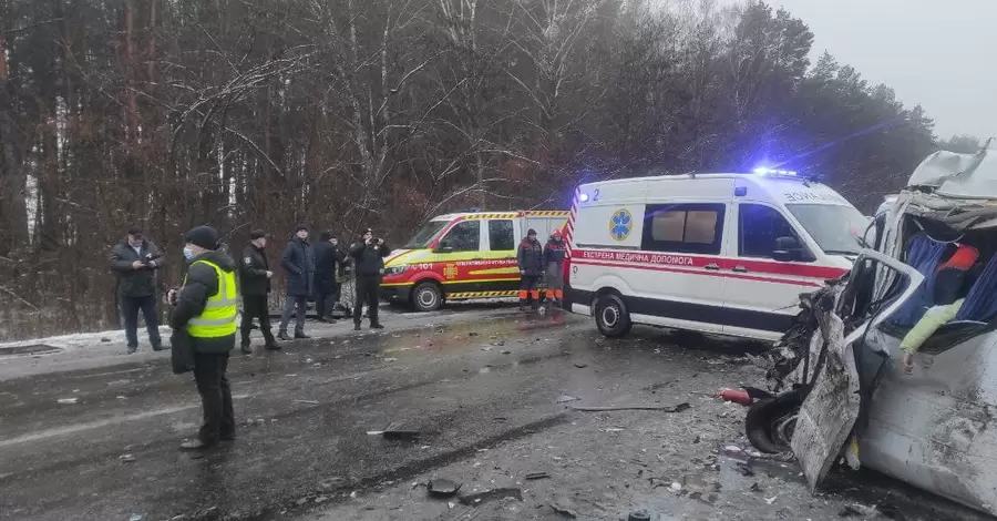На Чернігівщині поховали жертв автокатастрофи з вантажівкою