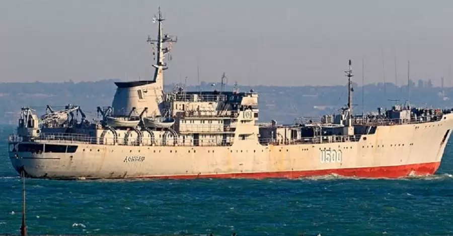 ФСБ Росії: Український військовий корабель йде у бік Керченської протоки та не виконує вимоги змінити курс