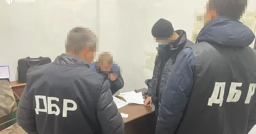 На Харківщині поліцейський торгував наркотиками у приміщенні суду
