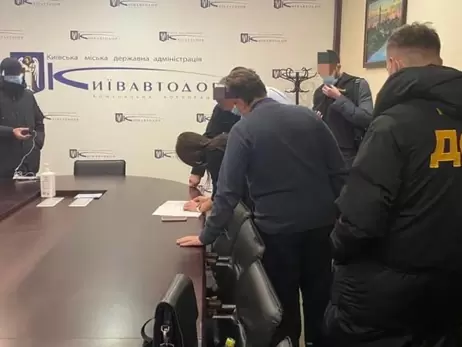 Прокуратура снова проводит обыски в Киевавтодоре - подозревает в растрате средств на ремонт Южного моста