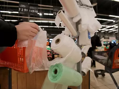 Когда пакеты уже платные, а перчатки - нет: как украинцы изощряются в супермаркетах