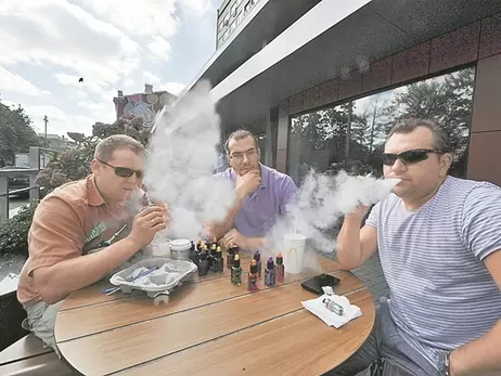 Электронные сигареты запретили в общественных местах. Какие правила для вейпов теперь действуют в Украине