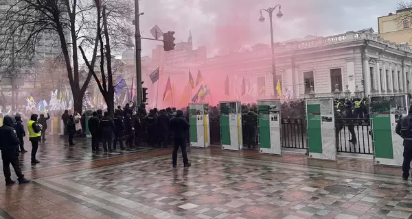 Під Радою підприємці побилися з поліцією, є постраждалі та затримані