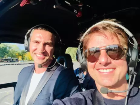 Владимир Кличко полетал на вертолете с Томом Крузом: Догоните нас, если сможете