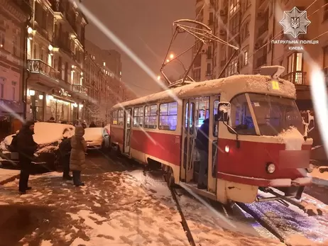 Київ накрив снігопад: місто в пробках, таксисти підняли ціни