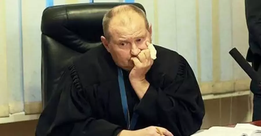Николай Чаус, которого судят за взяточничество, просит ОАСК вернуть его на работу судьей