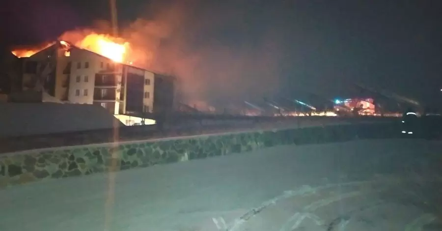 Пожар в отеле под Винницей: люди прыгали из окон, погибла девушка
