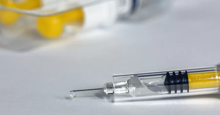 Ізраїль першим у світі почне колоти четверту дозу вакцини