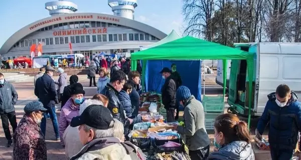 Жители Донецка: Подарки родственники заказывают из Киева, поездка в гости стоит безумных денег